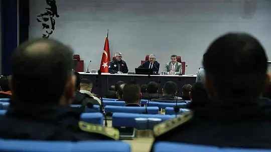 Büyükkılıç, göreve yeni başlayan itfaiyecilerle bir araya geldi