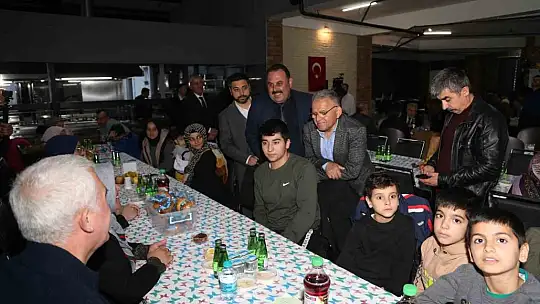 Büyükkılıç hafız öğrencilerle iftar sofrasında buluştu