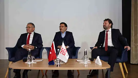 Büyükkılıç ile Vali Çiçek, AGÜ'de Teknofest gençliğiyle buluştu