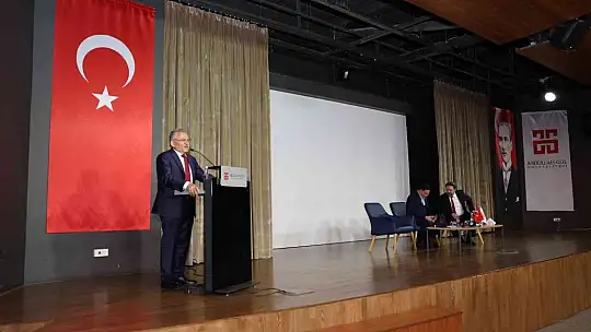 Büyükkılıç ile Vali Çiçek, AGÜ'de Teknofest gençliğiyle buluştu