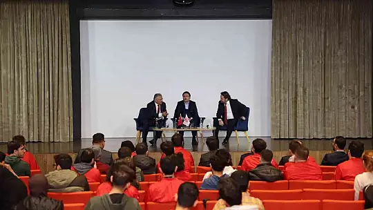 Büyükkılıç ile Vali Çiçek, AGÜ'de Teknofest gençliğiyle buluştu