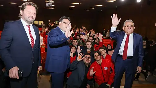 Büyükkılıç ile Vali Çiçek, AGÜ'de Teknofest gençliğiyle buluştu