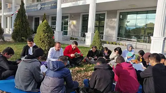 Başkan Büyükkılıç imkan sağlıyor, gençler okuyor