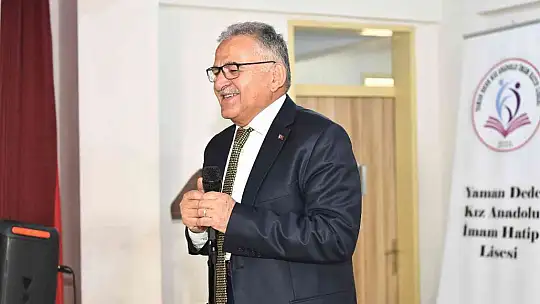 Büyükkılıç, Kariyer Günleri'nde öğrencilerle tecrübelerini paylaştı