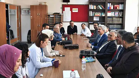 Büyükkılıç, Kariyer Günleri'nde öğrencilerle tecrübelerini paylaştı