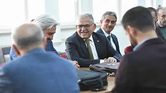 Büyükkılıç, Kariyer Günleri'nde öğrencilerle tecrübelerini paylaştı