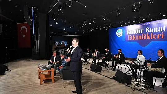 Başkan Büyükkılıç, konser ve şiir dinletisinde şarkı söyledi