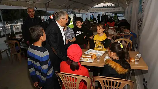Büyükkılıç, Konteyner Kent'te depremzedelerle bir araya geldi