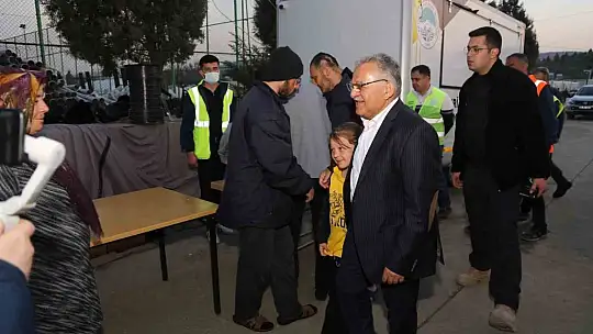 Büyükkılıç, Konteyner Kent'te depremzedelerle bir araya geldi