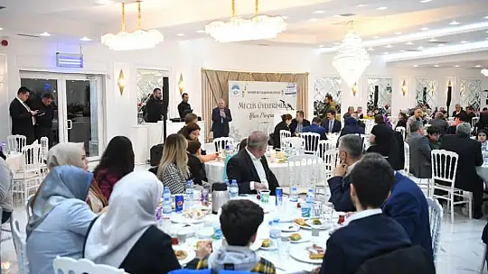 Başkan Büyükkılıç, meclis üyeleri ile iftarda buluştu