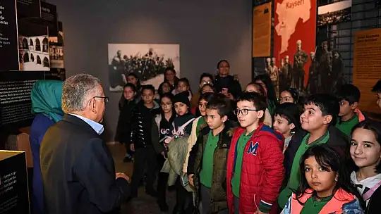 Büyükkılıç, minik öğrencilere Milli Mücadele Müzesi'ni anlattı
