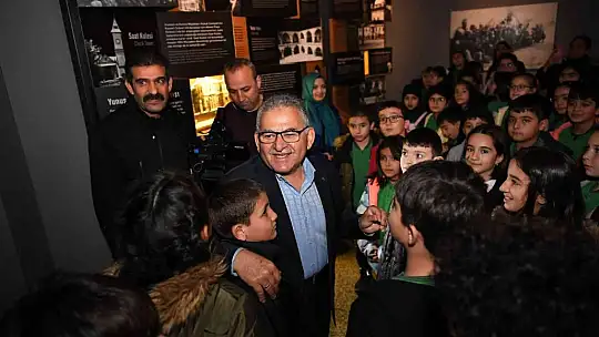 Büyükkılıç, minik öğrencilere Milli Mücadele Müzesi'ni anlattı