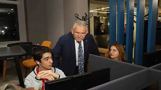 Büyükkılıç gençlerle bir araya geldi