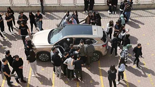 Büyükkılıç, 'Türk gencine güvenince neler yapılabileceğini biliyoruz'