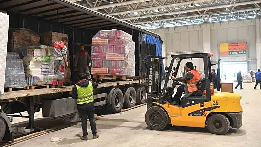 Başkan Büyükkılıç'tan, OSB'de Yardım Toplama Merkezi'ne ziyaret