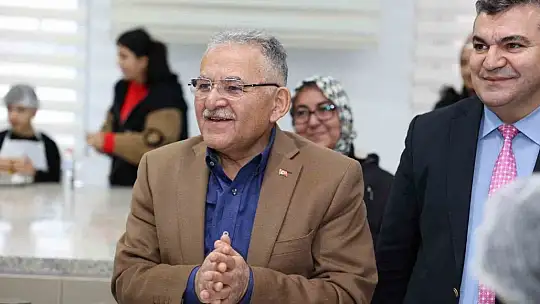 Başkan, özel çocuklarla hamburger yaptı