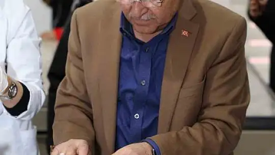 Başkan, özel çocuklarla hamburger yaptı