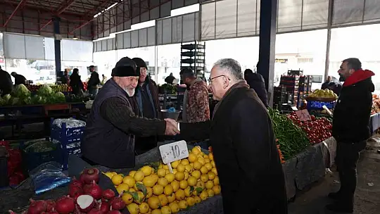 Başkan Büyükkılıç, pazarcı esnafı ve vatandaşlarla buluştu