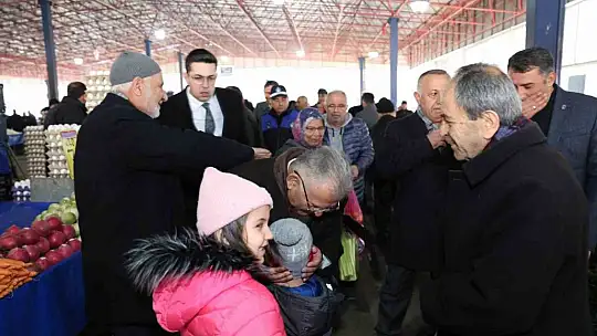 Başkan Büyükkılıç, pazarcı esnafı ve vatandaşlarla buluştu