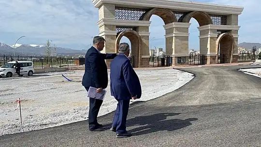 Büyükkılıç, Recep Tayyip Erdoğan Millet Bahçesi'nde incelemede bulundu