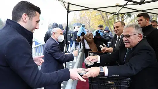 Büyükkılıç'tan ERÜ'de aşure ikramı