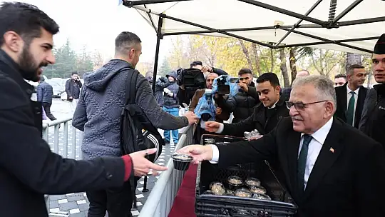 Büyükkılıç'tan ERÜ'de aşure ikramı