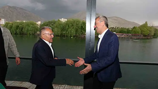 Büyükkılıç deprem bölgesini ziyaret etti