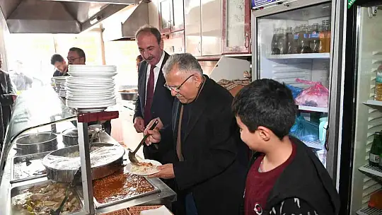 Büyükkılıç, Tomarza'da esnaf ve vatandaşla buluştu
