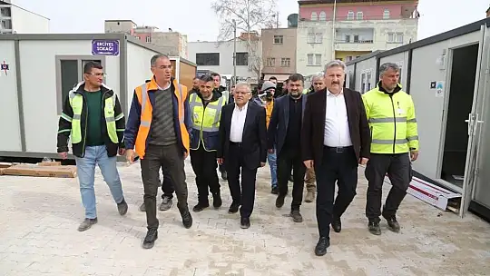 Büyükkılıç ve Vali Çiçek konteyner çarşıda incelemelerde bulundu