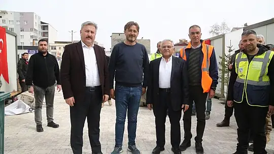 Büyükkılıç ve Vali Çiçek konteyner çarşıda incelemelerde bulundu