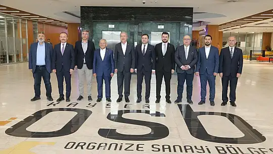 Büyükkılıç ve Bakan Akar Kayseri'nin iş dünyasıyla bir araya geldi