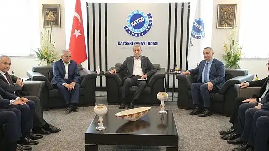 Büyükkılıç ve Bakan Akar Kayseri'nin iş dünyasıyla bir araya geldi