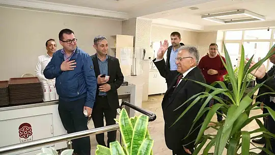 Büyükkılıç, personel ile birlikte öğle yemeği yedi