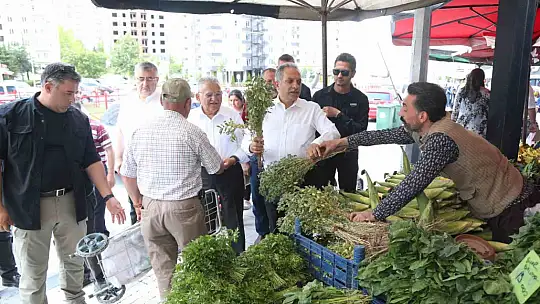 Büyükkılıç, yenilenen pazar yerinde esnaf ve vatandaşla buluştu