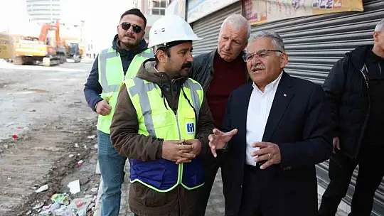 Başkan Büyükkılıç yurtlarda kalan depremzedeleri ziyaret etti