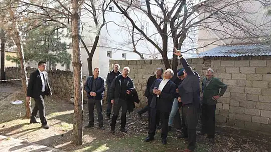 Başkan Büyükkılıç yurtlarda kalan depremzedeleri ziyaret etti