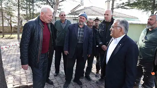 Başkan Büyükkılıç yurtlarda kalan depremzedeleri ziyaret etti