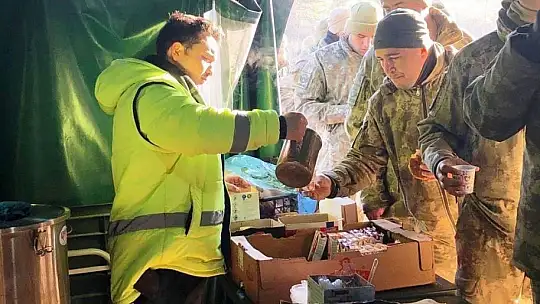 Çolakbayrakdar 'Depremin ilk saatlerinden itibaren gece-gündüz durmadan çalışıyoruz'