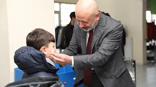 Çolakbayrakdar: Dualarımız ve yüreğimiz, depremzede kardeşlerimizle