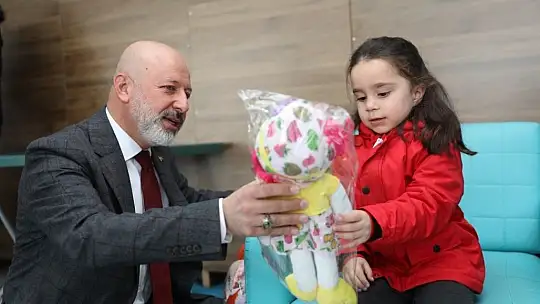 Çolakbayrakdar: Dualarımız ve yüreğimiz, depremzede kardeşlerimizle