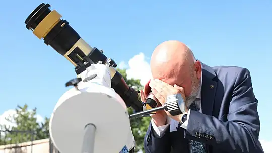 Çolakbayrakdar  gençlerimizin yanlarındayız