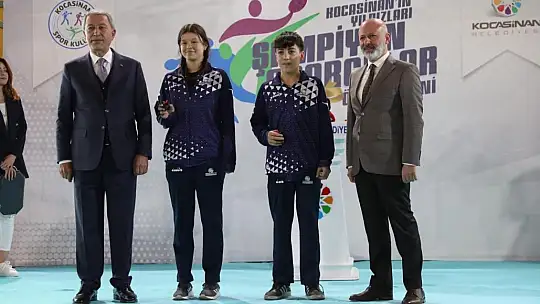 Kocasinan Belediyesi başarılı sporcuları altınla ödüllendirdi