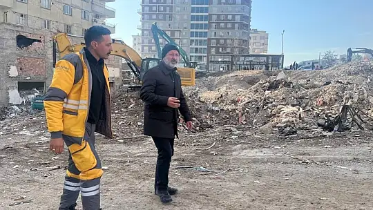 Çolakbayrakdar: 'Her şartta depremzede kardeşlerimizin yanındayız'