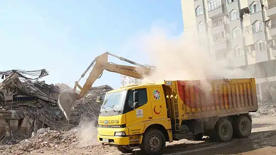Çolakbayrakdar: 'Her şartta depremzede kardeşlerimizin yanındayız'
