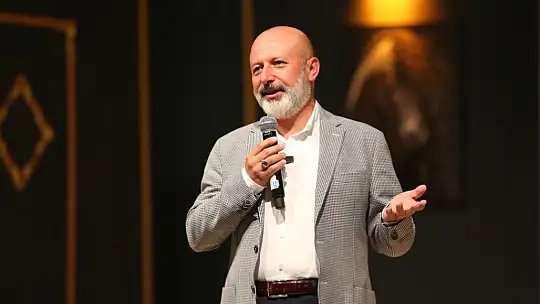 Başkan Çolakbayrakdar: 'Her zaman yanında olduğumuz gençler için ne yapsak azdır'