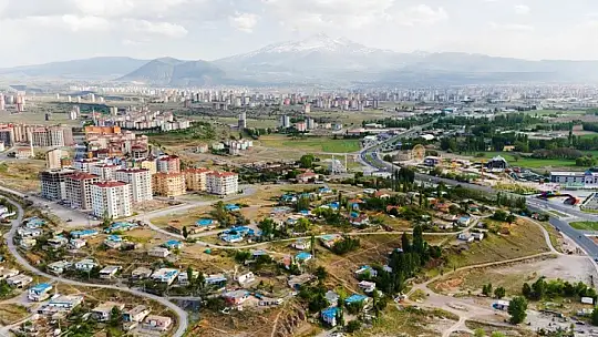 Çolakbayrakdar 'İnsanı yaşat ki devlet yaşasın'