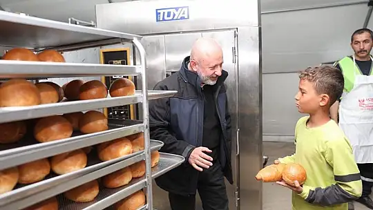 Çolakbayrakdar 'Mobil fırın ile her gün 16 bin sıcak ekmek dağıtıyoruz'