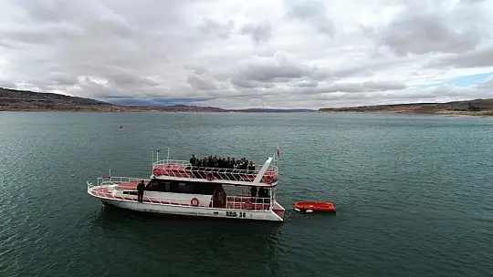 Vali Çiçek ve Çolakbayrakdar yelken tesisinin inşaatını inceledi