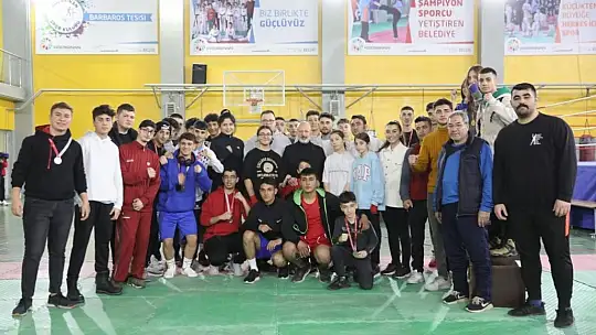 Çolakbayrakdar 'Şampiyon sporcular yetiştiriyoruz'