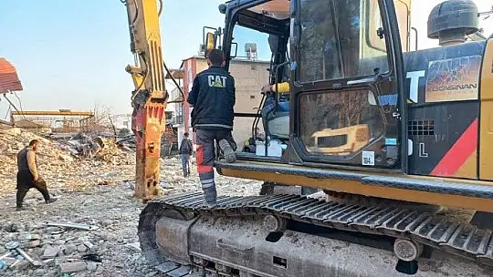 Çolakbayrakdar: 'Son yaralar sarılana kadar afet bölgesindeyiz'